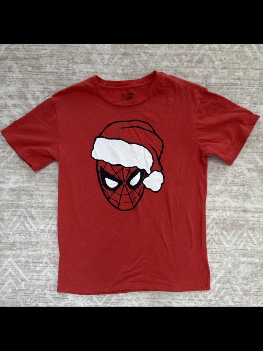 Marvel Spider-Man Santa Hat Christmas Holiday Graphic T-Shirt Men’s Small Red